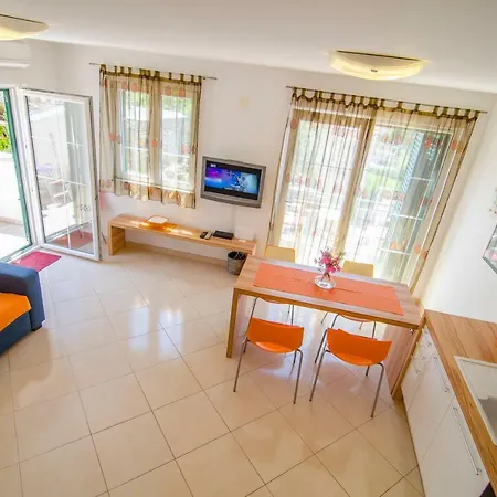 아파트 Apartman Sinisa
