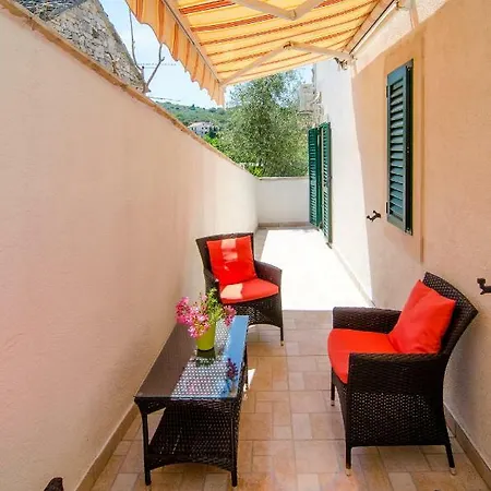 Apartman Sinisa דירה